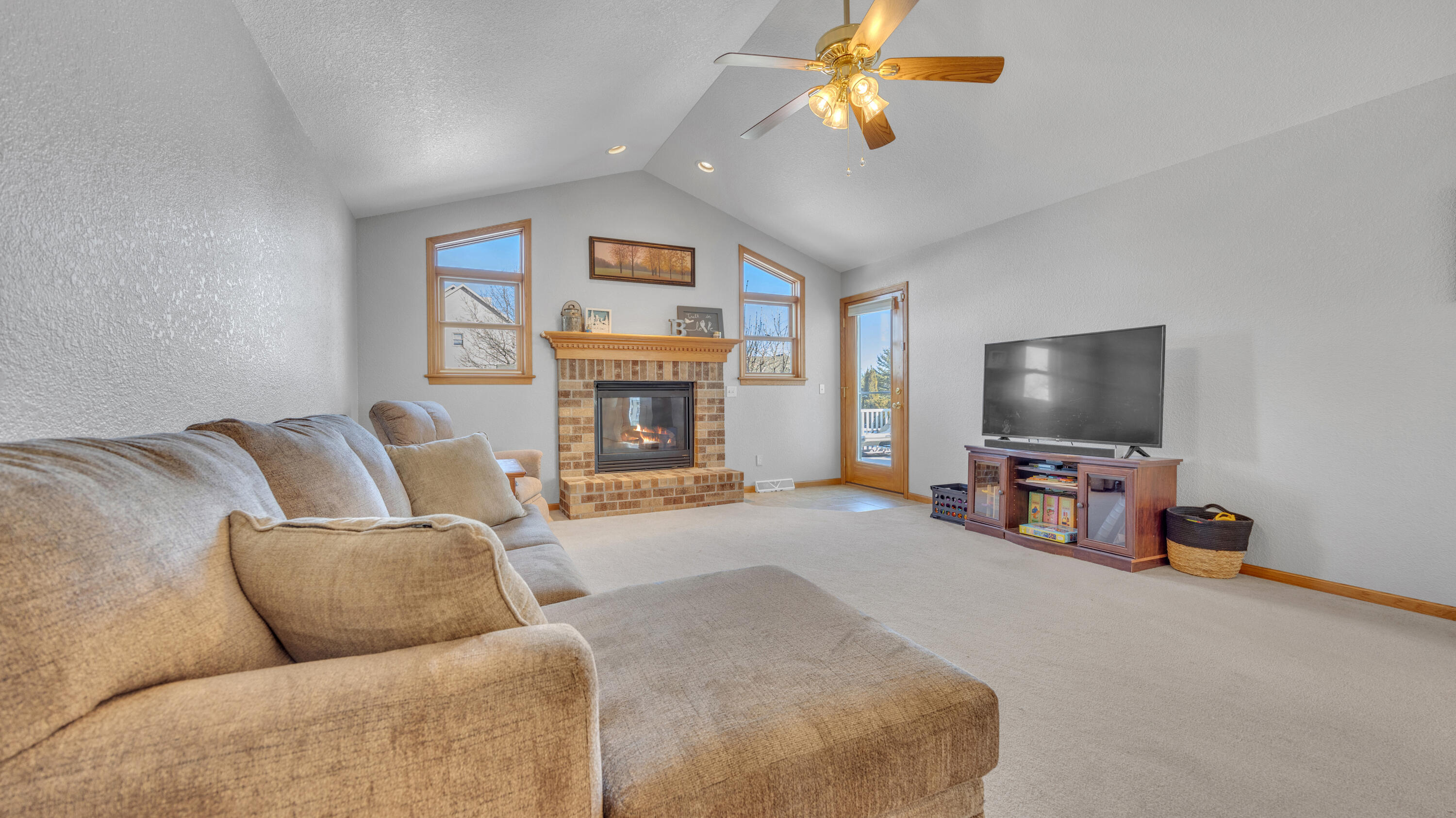 5735 Wind Dancer Court Sheboygan, WI 53081 - Photo 8 of 38 Living Room 1-1