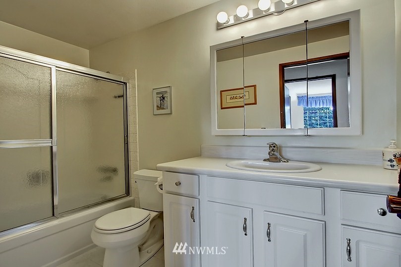 12818 Southeast 186th Street Renton, WA 98058 - Photo 10 of 15 Gallery Image 10