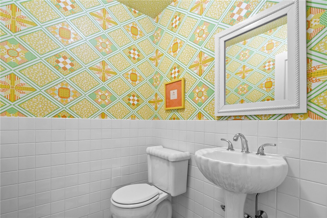 18 Ledge Road Newport, RI 02840 - Photo 24 of 32 Bathroom #2