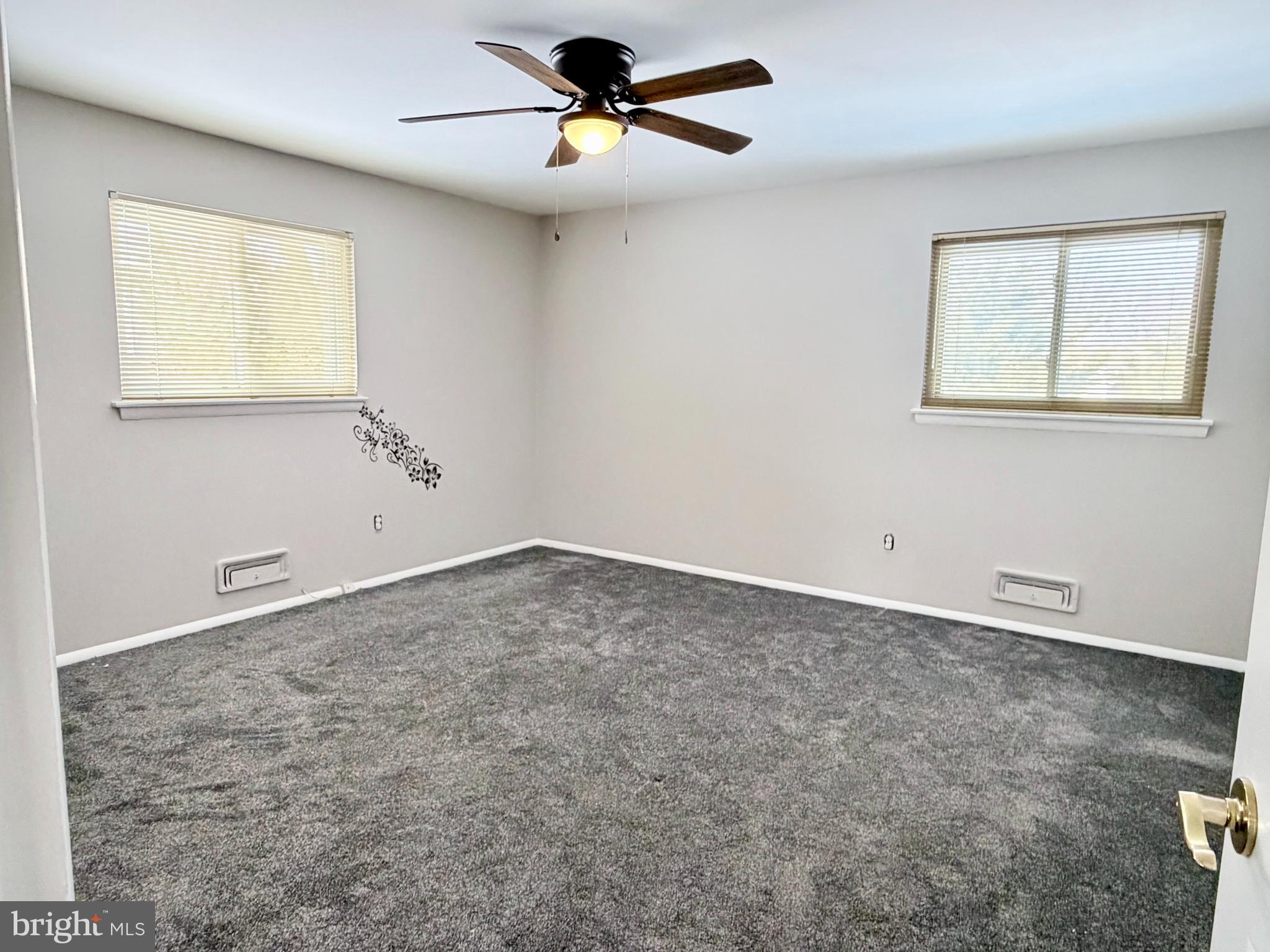 23 Lehigh Drive Delran, NJ 08075 - Photo 13 of 22 a view of a big room with carpet