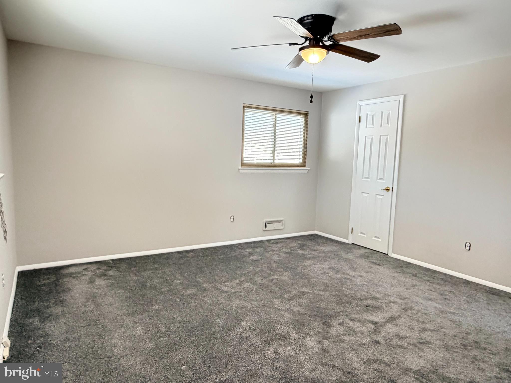 23 Lehigh Drive Delran, NJ 08075 - Photo 14 of 22 wooden floor in an empty room