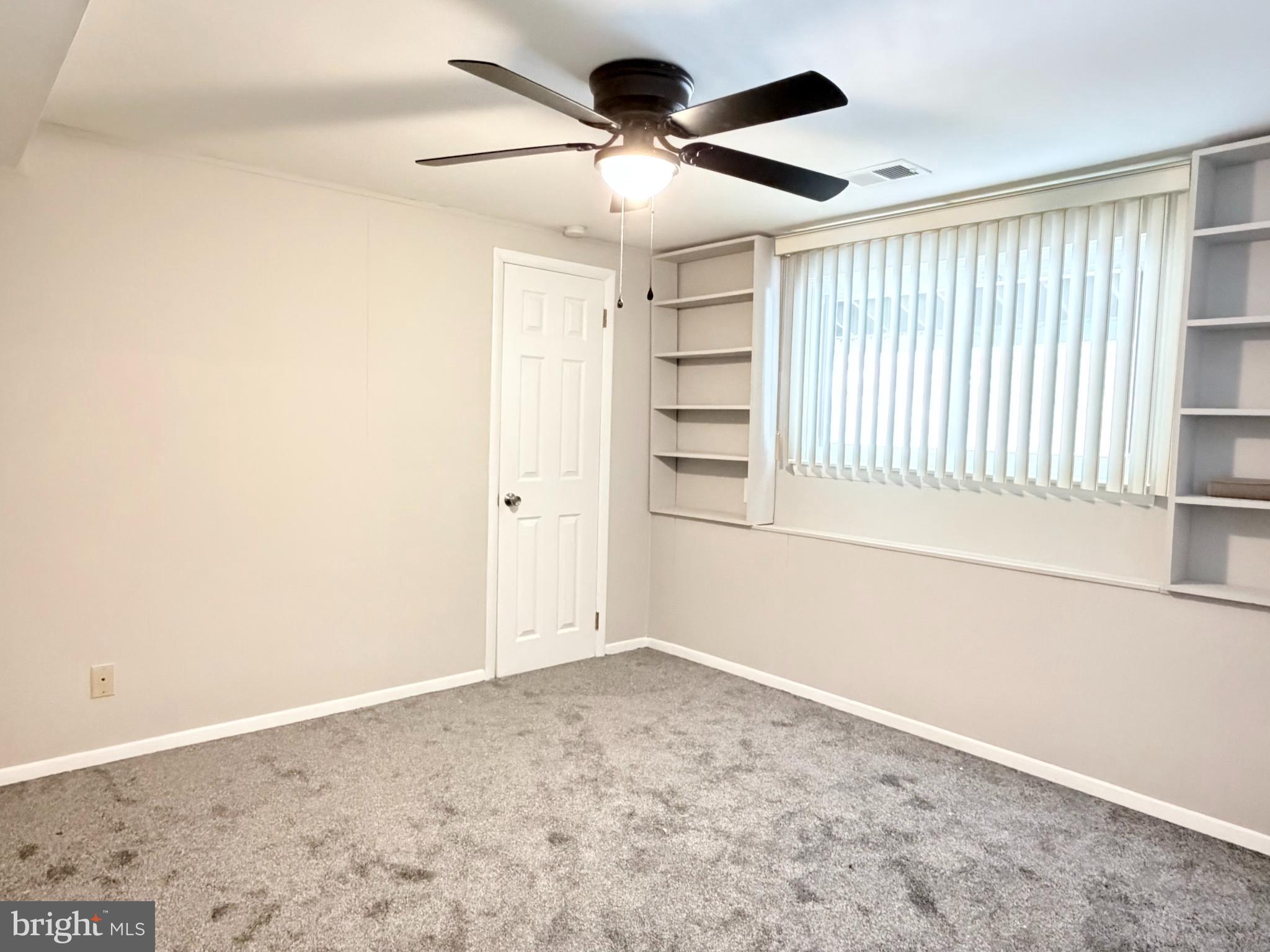 23 Lehigh Drive Delran, NJ 08075 - Photo 19 of 22 a view of empty room with ceiling fan