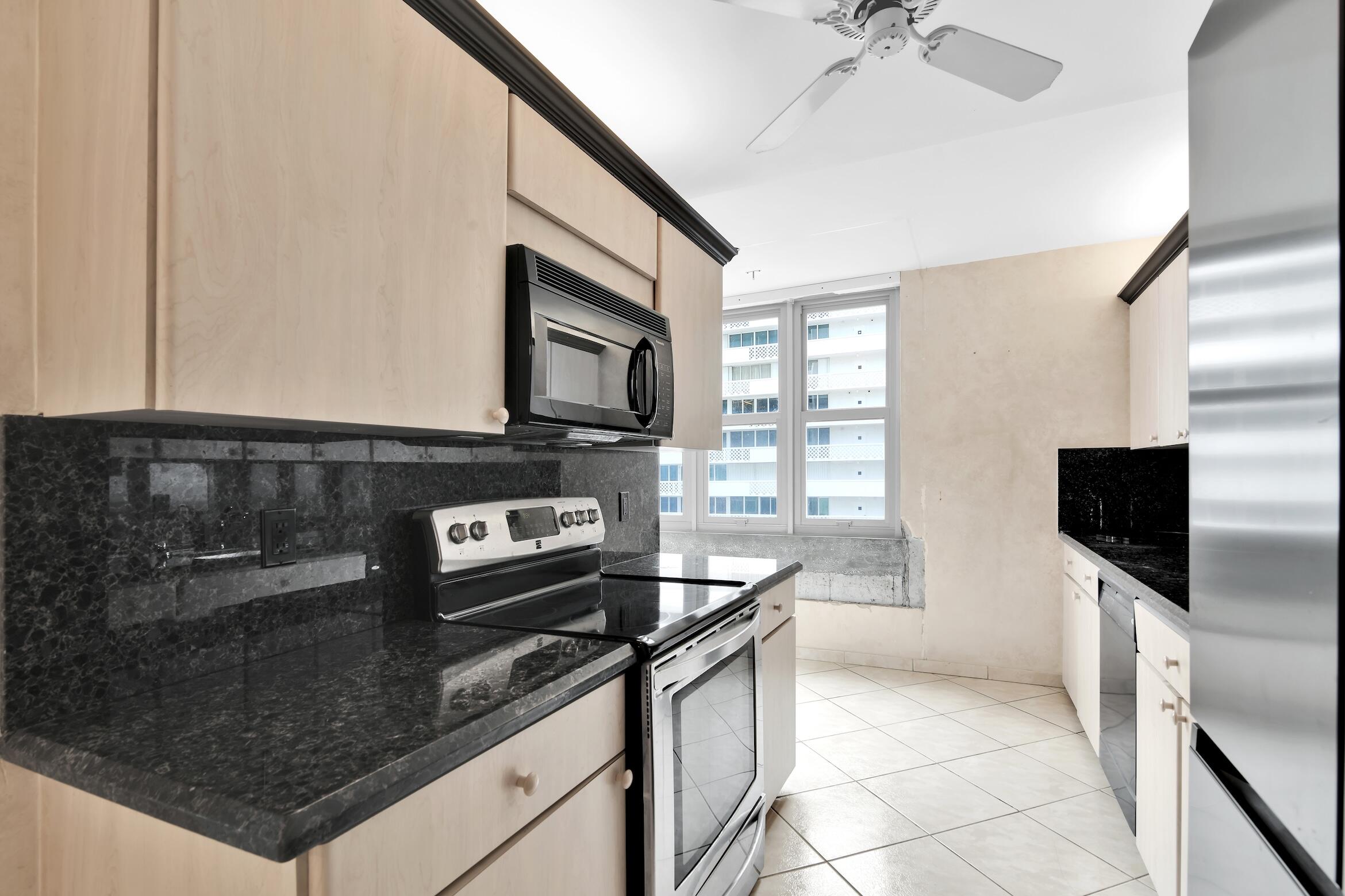 1180 South Ocean Boulevard, Unit 8E Boca Raton, FL 33432 - Photo 13 of 48 Kitchen