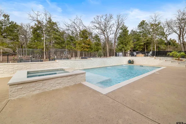 $989,000 | 23316 Fm 1995, Lindale, TX 75771