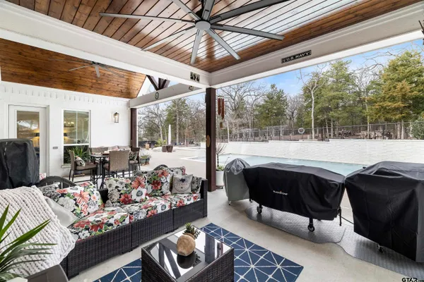 $989,000 | 23316 Fm 1995, Lindale, TX 75771