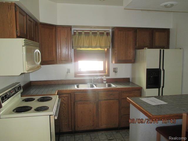 108 Oak Street River Rouge, MI 48218 - Photo 3 of 13 IMG_6324.jpg