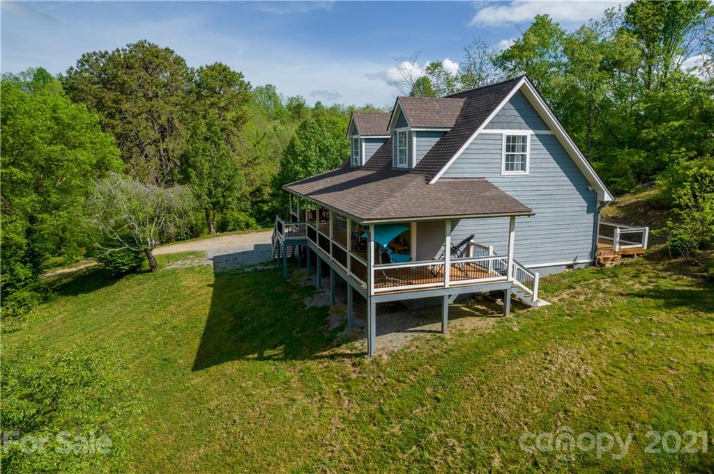 301 Fowler Lane Clyde, NC 28721 - Photo 28 of 47 a backyard of a house with table and chairs