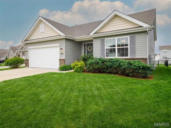 $425,000 | 3448 Charlestowne Crossing Drive, St. Charles, MO 63301
