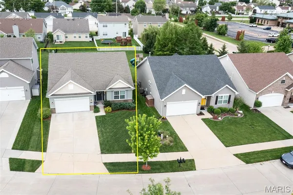 $425,000 | 3448 Charlestowne Crossing Drive, St. Charles, MO 63301