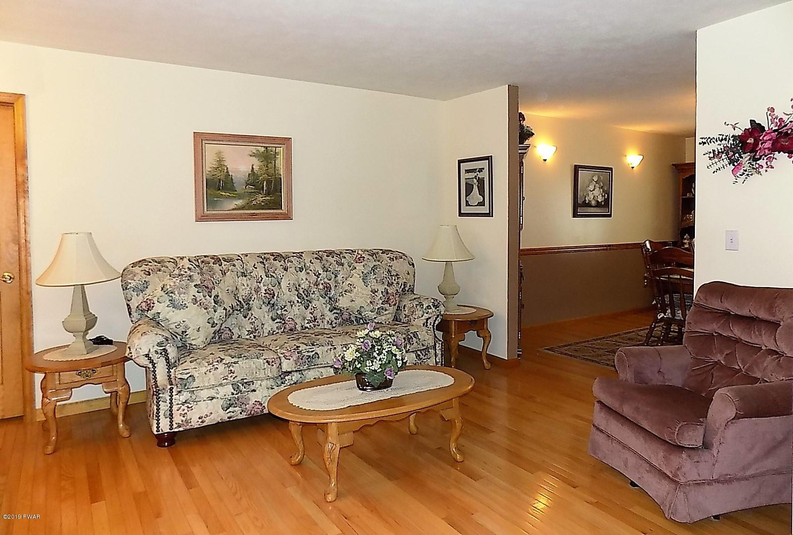 58 Callapoose Road Moscow, PA 18444 - Photo 33 of 98 Living Room !