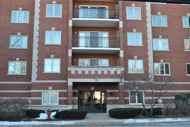 $2,795 | 5005 Warren Street, Unit 607, Skokie, IL 60077