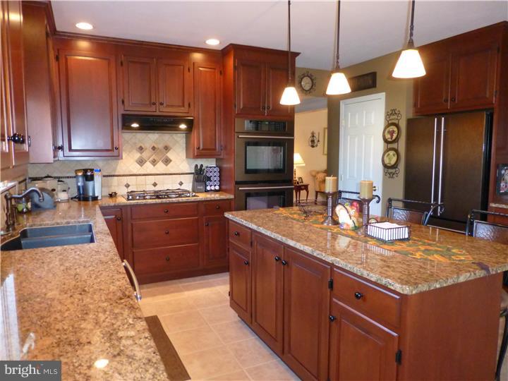 33 Fairwood Avenue Sinking Spring, PA 19608 - Photo 12 of 25 Kitchen