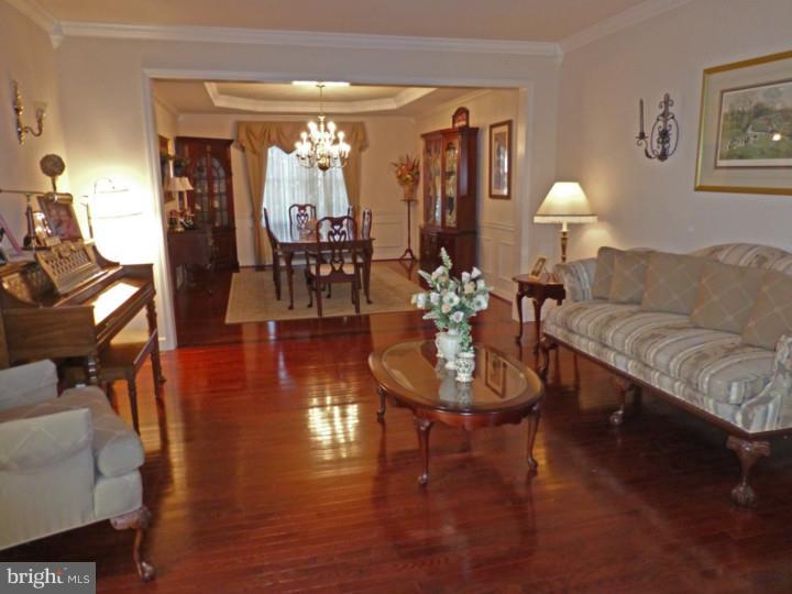 33 Fairwood Avenue Sinking Spring, PA 19608 - Photo 9 of 25 Living Room