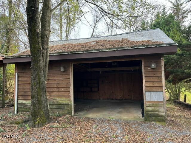 11712 Wallace Pike Bristol, VA 24202 - Photo 6 of 12 wallace pike garage 1182024