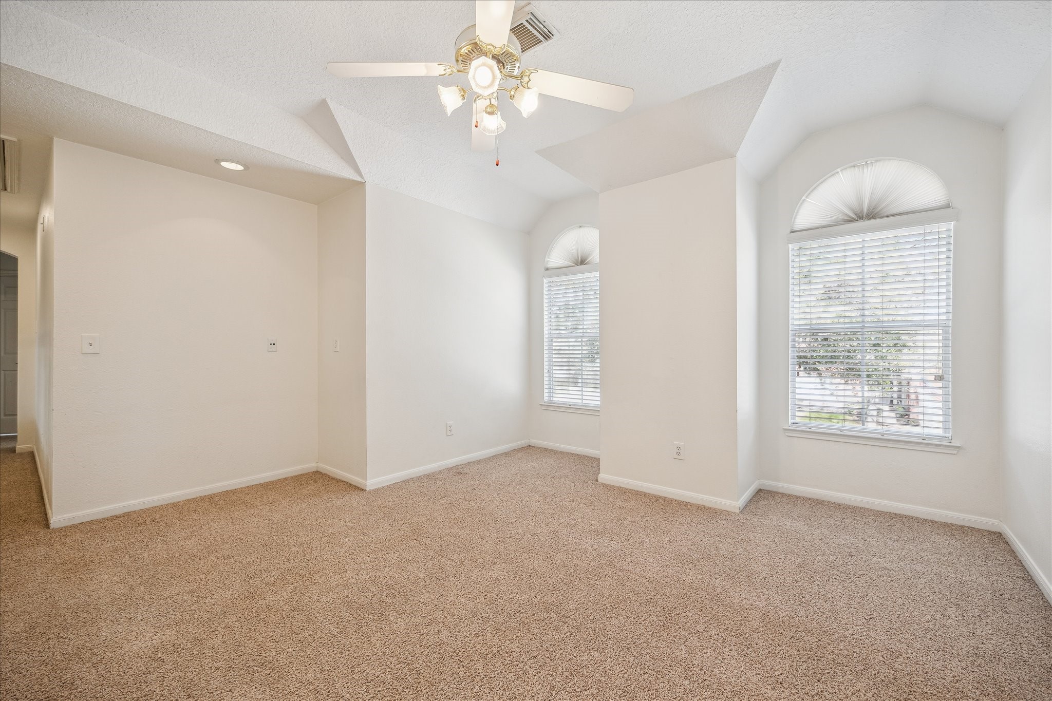 12831 Dove Point Lane Houston, TX 77041 - Photo 44 of 49 en empty room with windows and ceiling fan