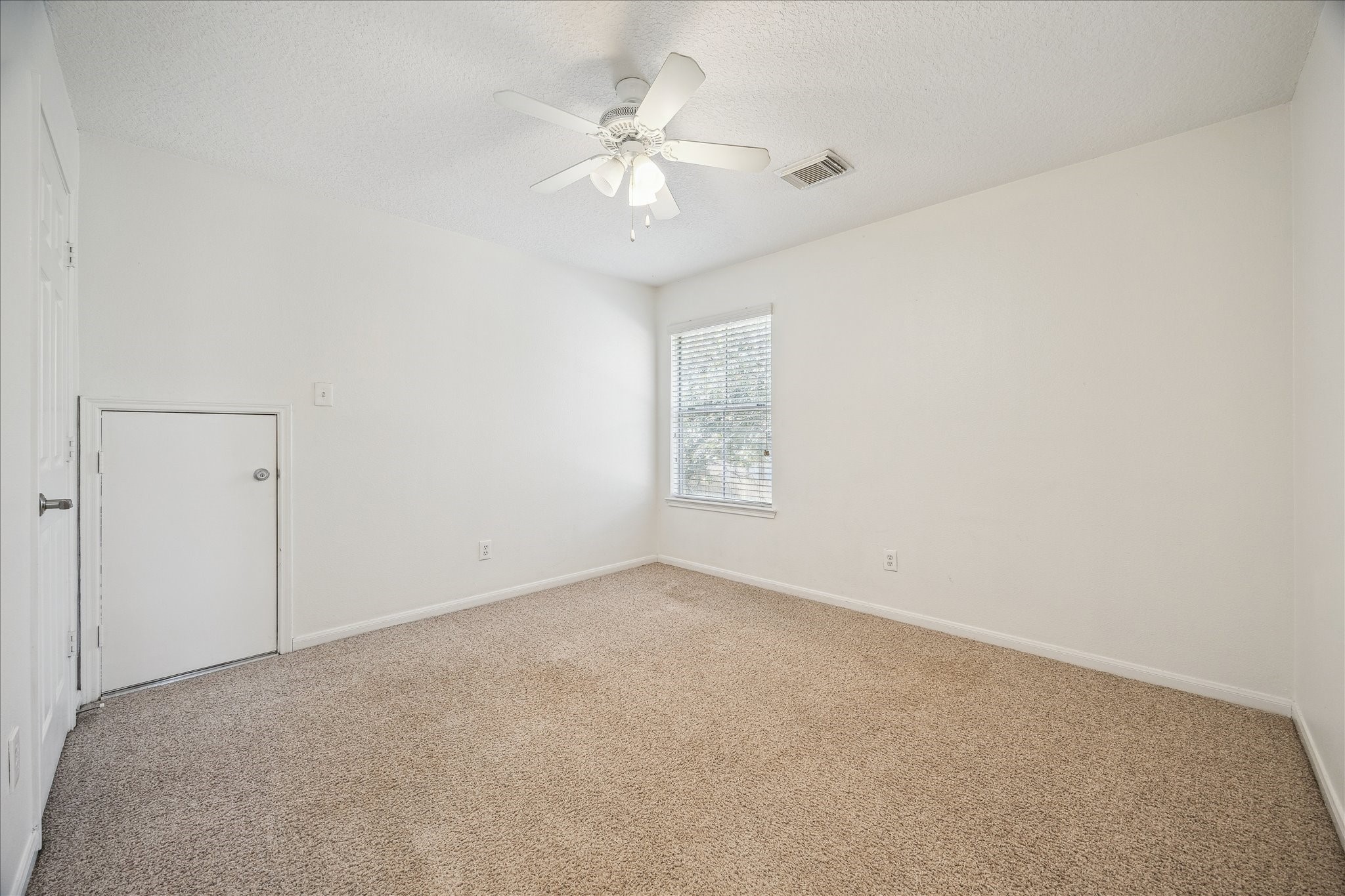 12831 Dove Point Lane Houston, TX 77041 - Photo 45 of 49 an empty room with windows and fan