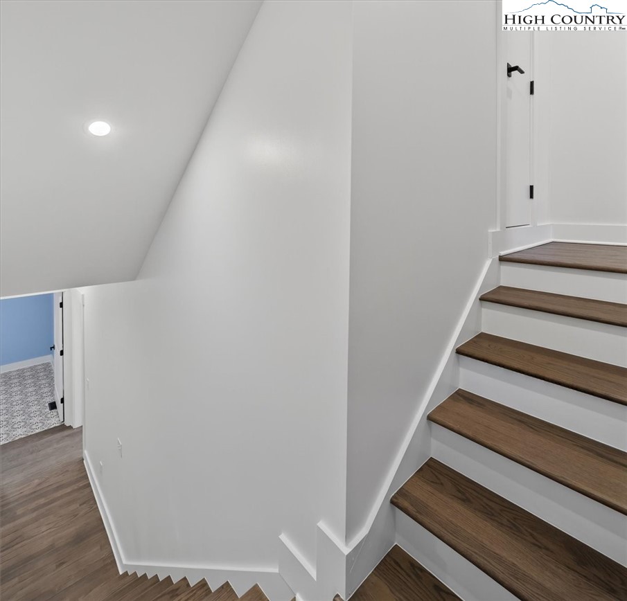 20 Busic Ridge Sparta, NC 28675 - Photo 44 of 50 a view of entryway