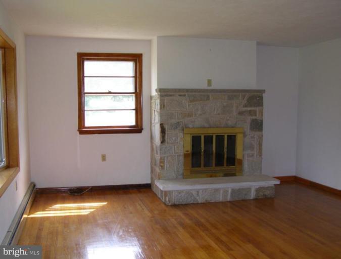 146 Tract Road Fairfield, PA 17320 - Photo 6 of 12 Living Room