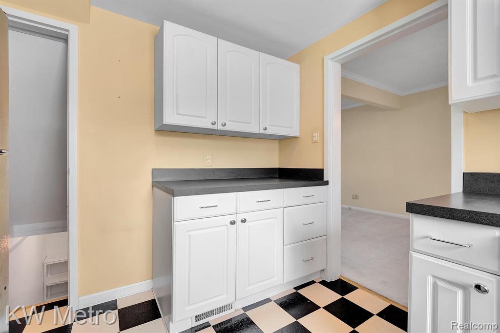 1964 Graefield Road Birmingham, MI 48009 - Photo 9 of 26 Gallery Image 9