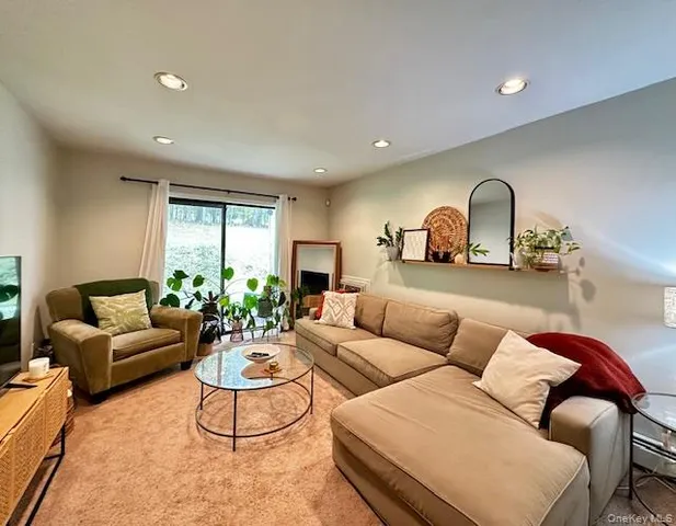 $220,000 | 302 Concord Lane, Middletown, NY 10940