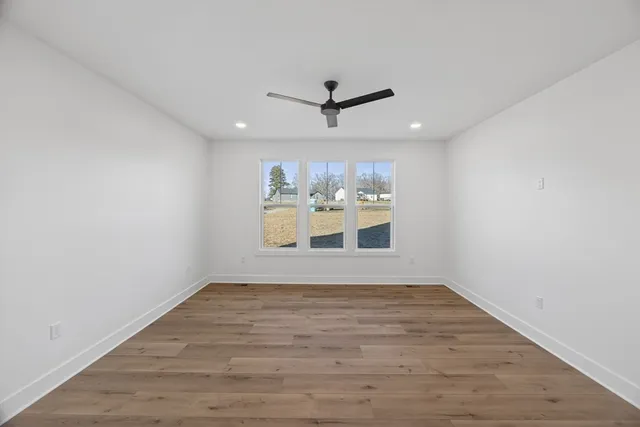 a view of a livingroom with a ceiling fan & a ceiling fan