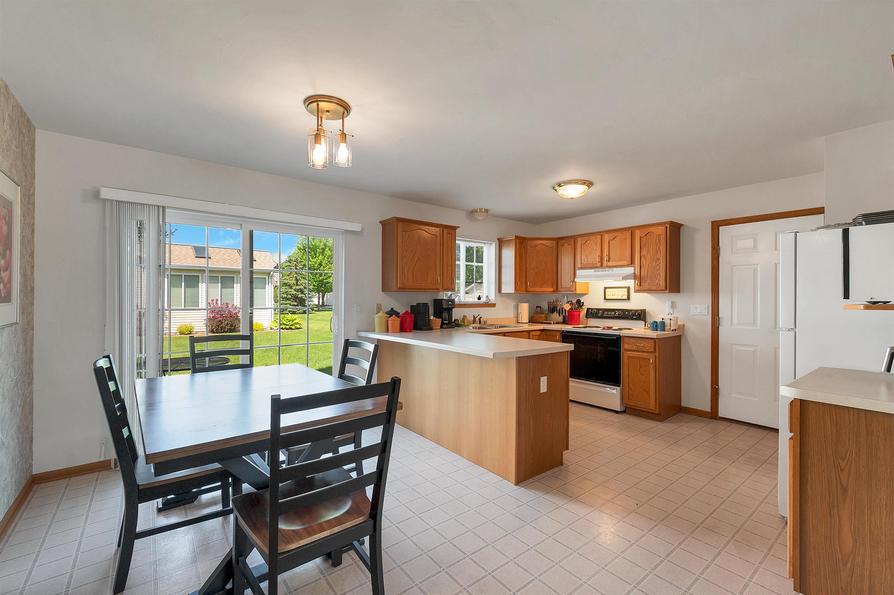 2535 Gemini Road Green Bay, WI 54311 - Photo 7 of 45