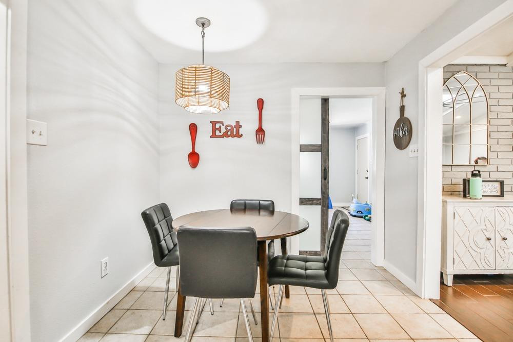 4915 79th Street Lubbock, TX 79424 - Photo 11 of 37 a dining room with furniture and window