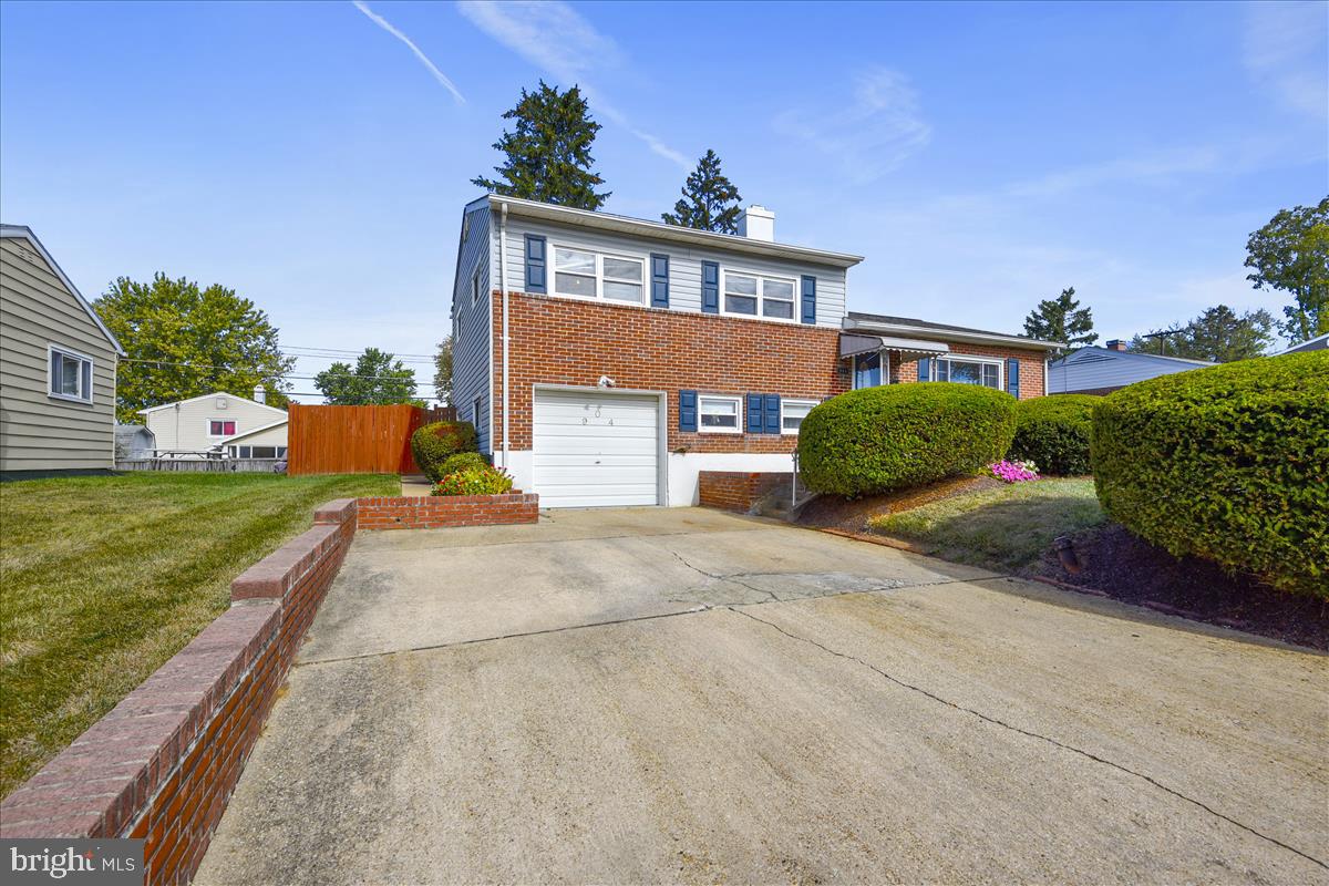 904 Bardswell Road Baltimore, MD 21228 - Photo 3 of 44