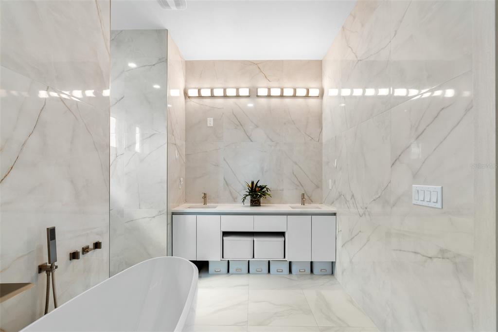 380 Cowry Road Venice, FL 34293 - Photo 25 of 44 a view of a bathroom with bathtub and chandelier