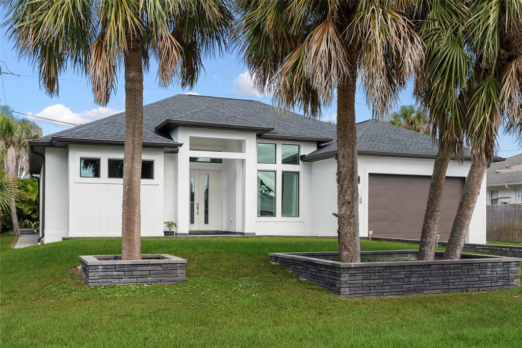 380 Cowry Road Venice, FL 34293 - Photo 44 of 44 a front view of a house with a garden