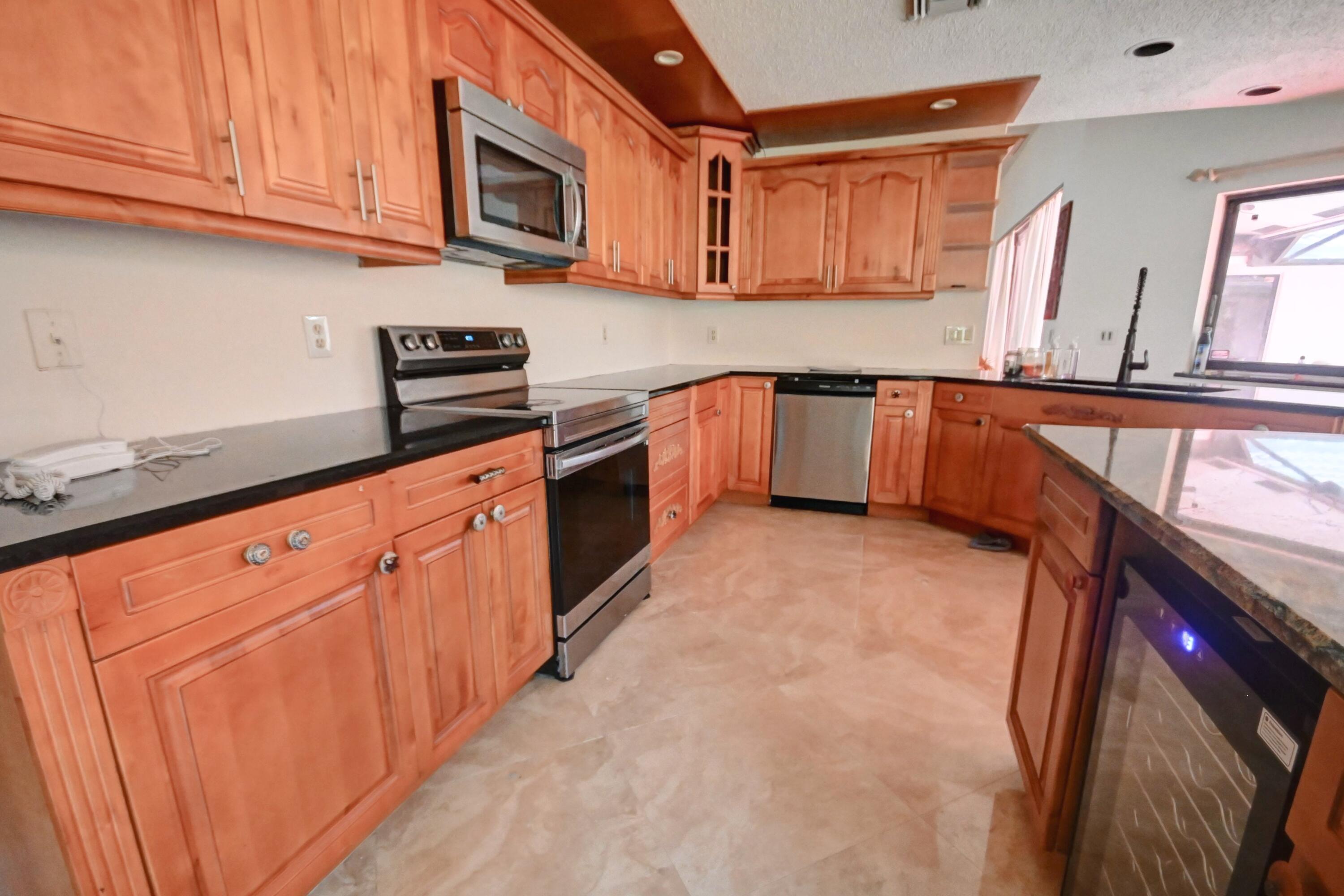 19915 Back 9 Drive Boca Raton, FL 33498 - Photo 5 of 11 kitchen