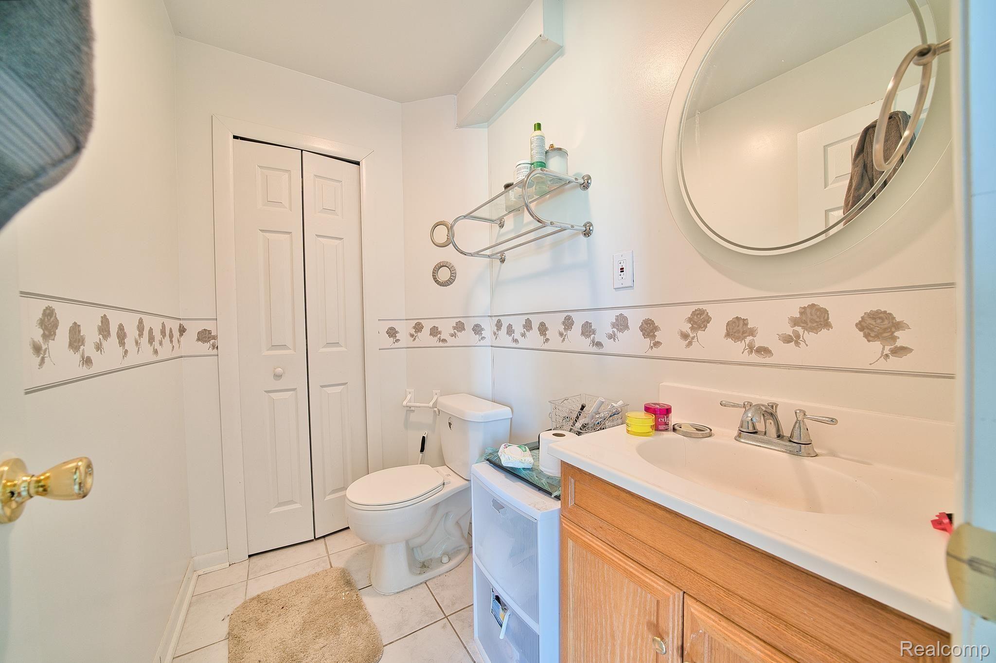 309 Oak Ridge Drive Pontiac, MI 48341 - Photo 20 of 29 DSC00285 (1).jpg