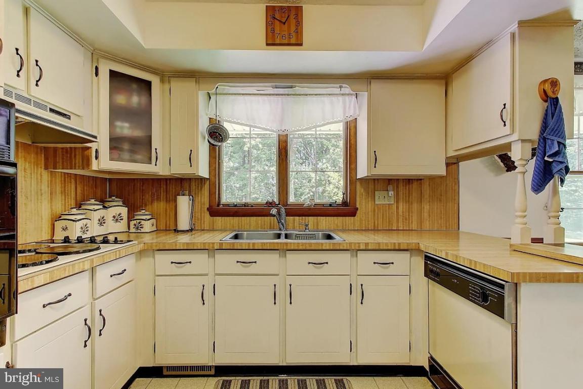 19039 Ridge Meadow Road Stewartstown, PA 17363 - Photo 7 of 28 Gallery Image 7