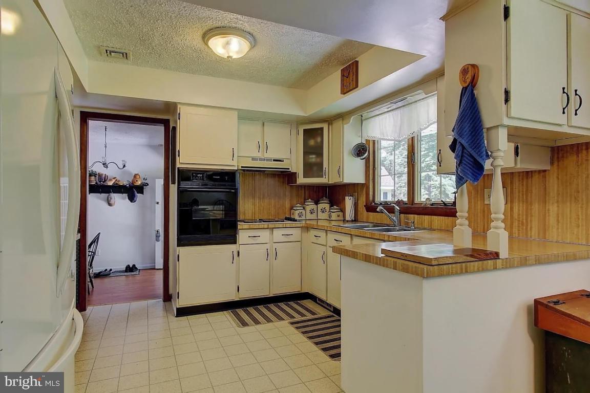 19039 Ridge Meadow Road Stewartstown, PA 17363 - Photo 9 of 28 Gallery Image 9