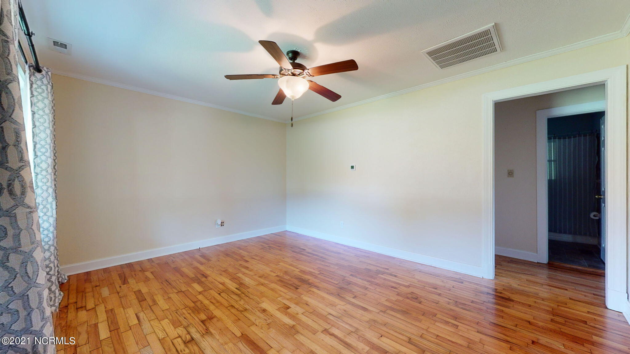 2272 Whichards Beach Road Chocowinity, NC 27817 - Photo 5 of 32 Living Room with hardwood floor
