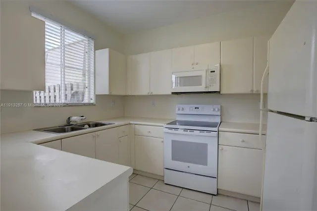 $2,650 | 7341 Northwest 174th Terrace, Unit 107, Hialeah, FL 33015
