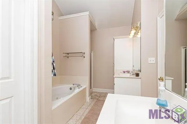 $2,300 | 10125 Springbrook Avenue, Baton Rouge, LA 70810