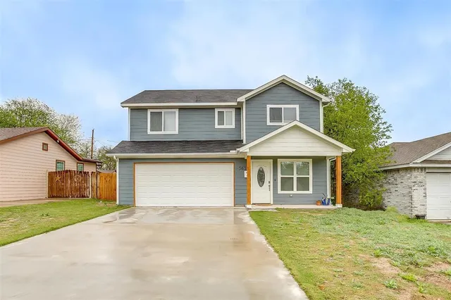 $2,300 | 5624 Donnelly Avenue, Fort Worth, TX 76107