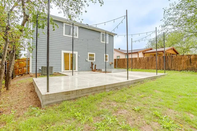 a view of a house with a backyard