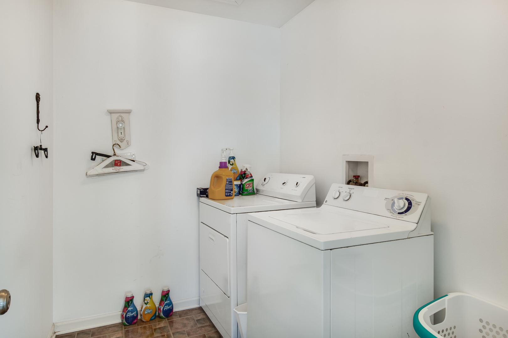 2765 Crooker Drive Yorkville, IL 60560 - Photo 14 of 21 a utility room with dryer and washer
