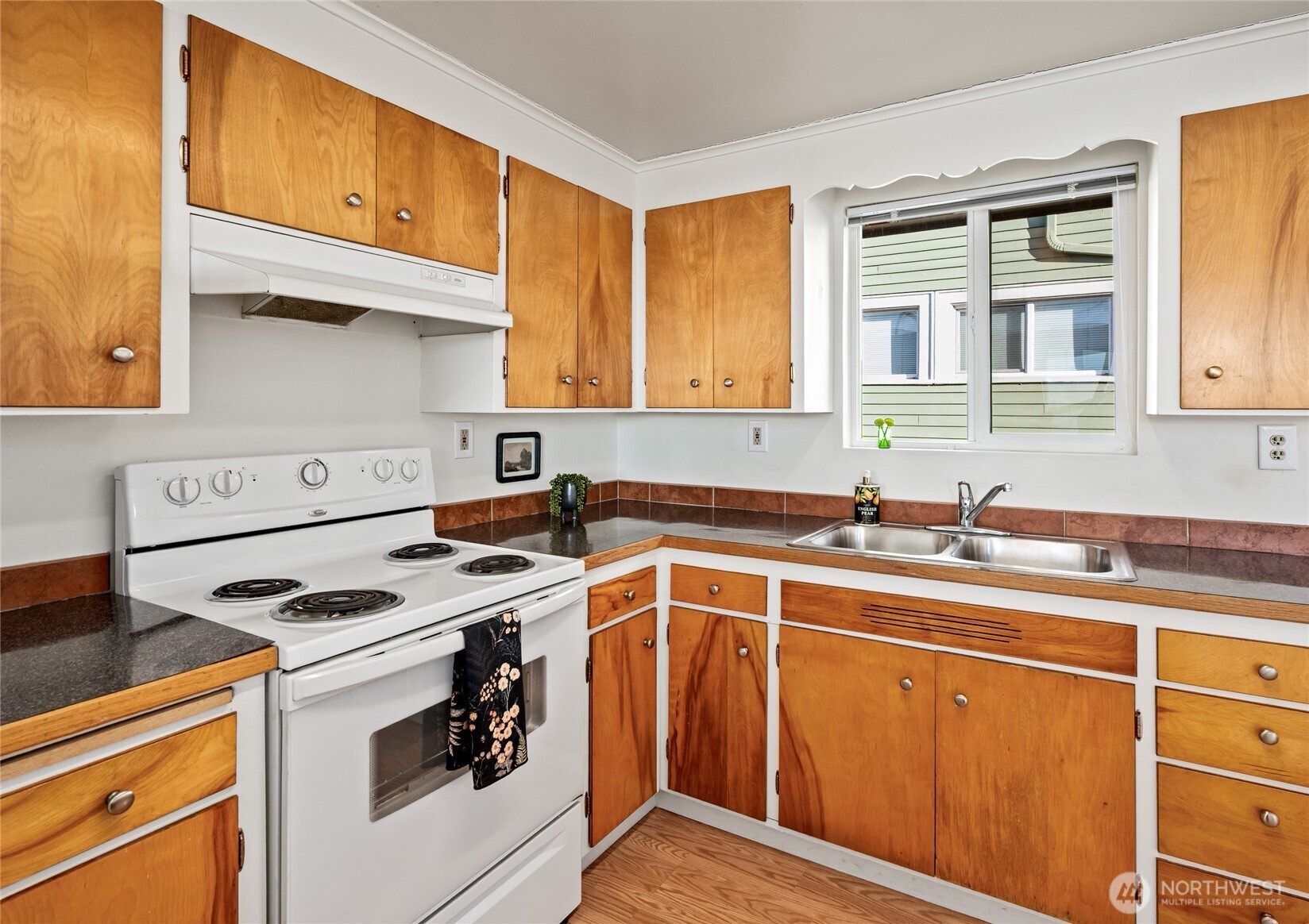 2112 Rucker Avenue, Unit 6 Everett, WA 98201 - Photo 8 of 19