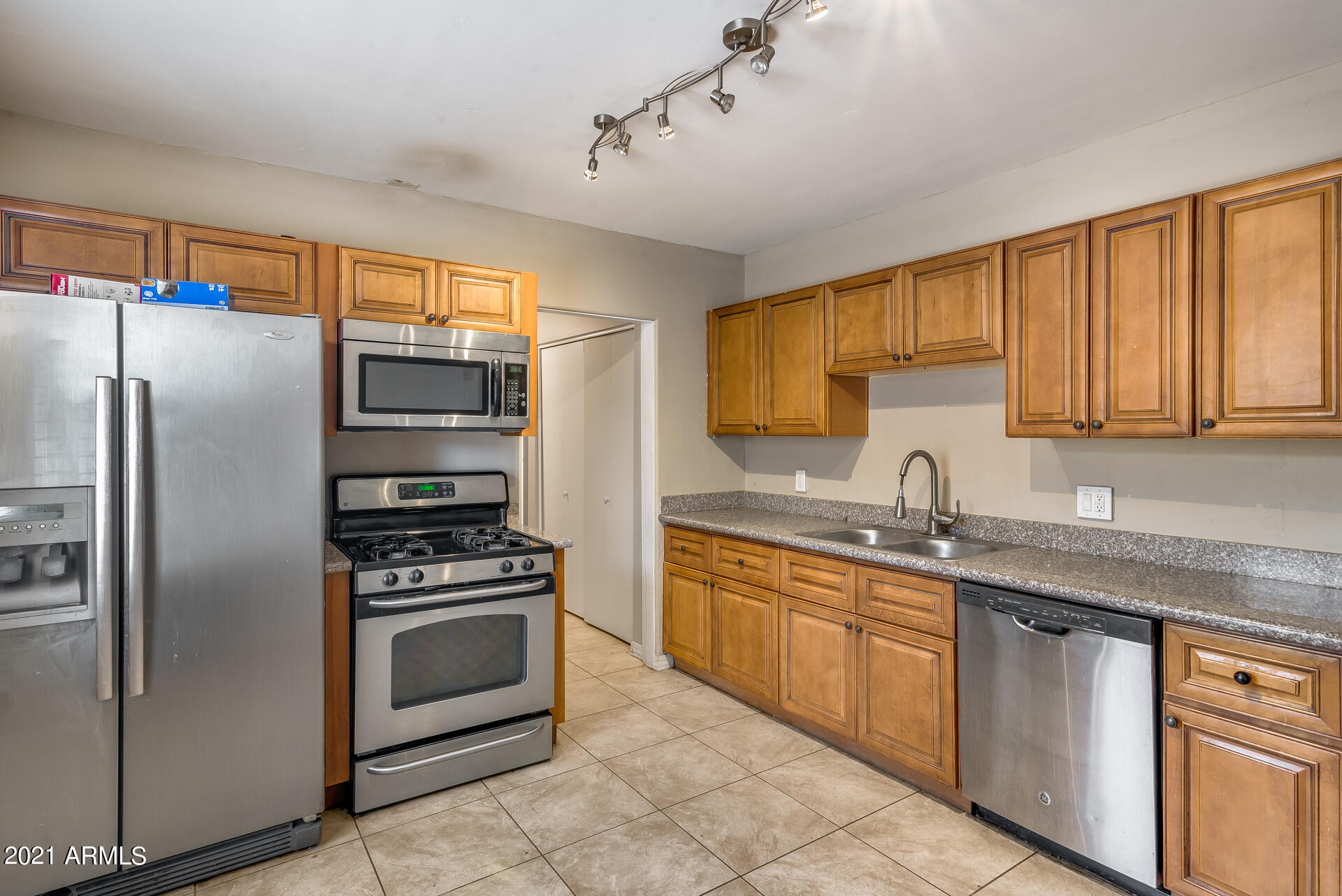 3026 West Monte Vista Road Phoenix, AZ 85009 - Photo 15 of 29