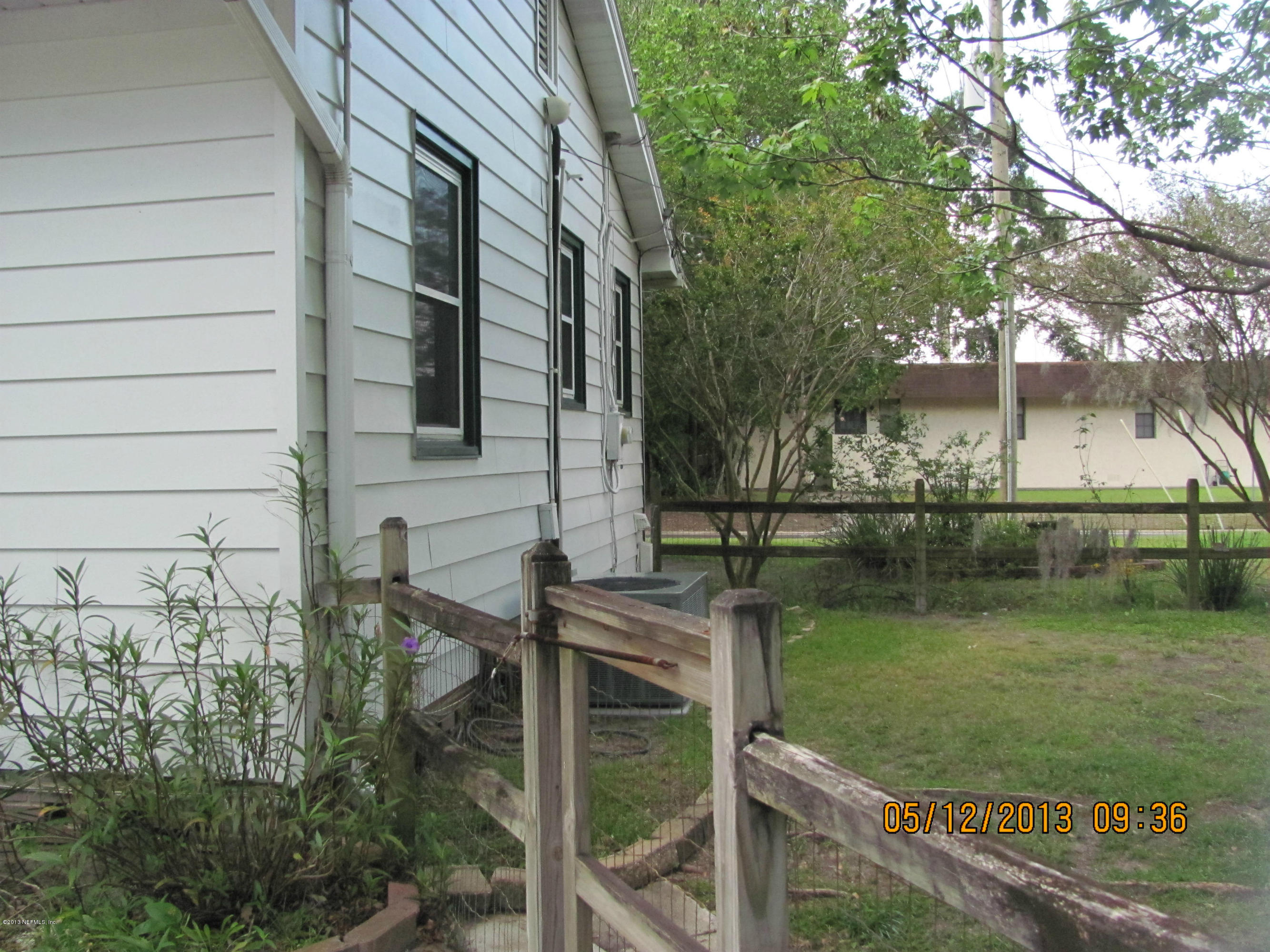 2121 Southampton Road Jacksonville, FL 32207 - Photo 6 of 21 a backyard of a house with lots of green space