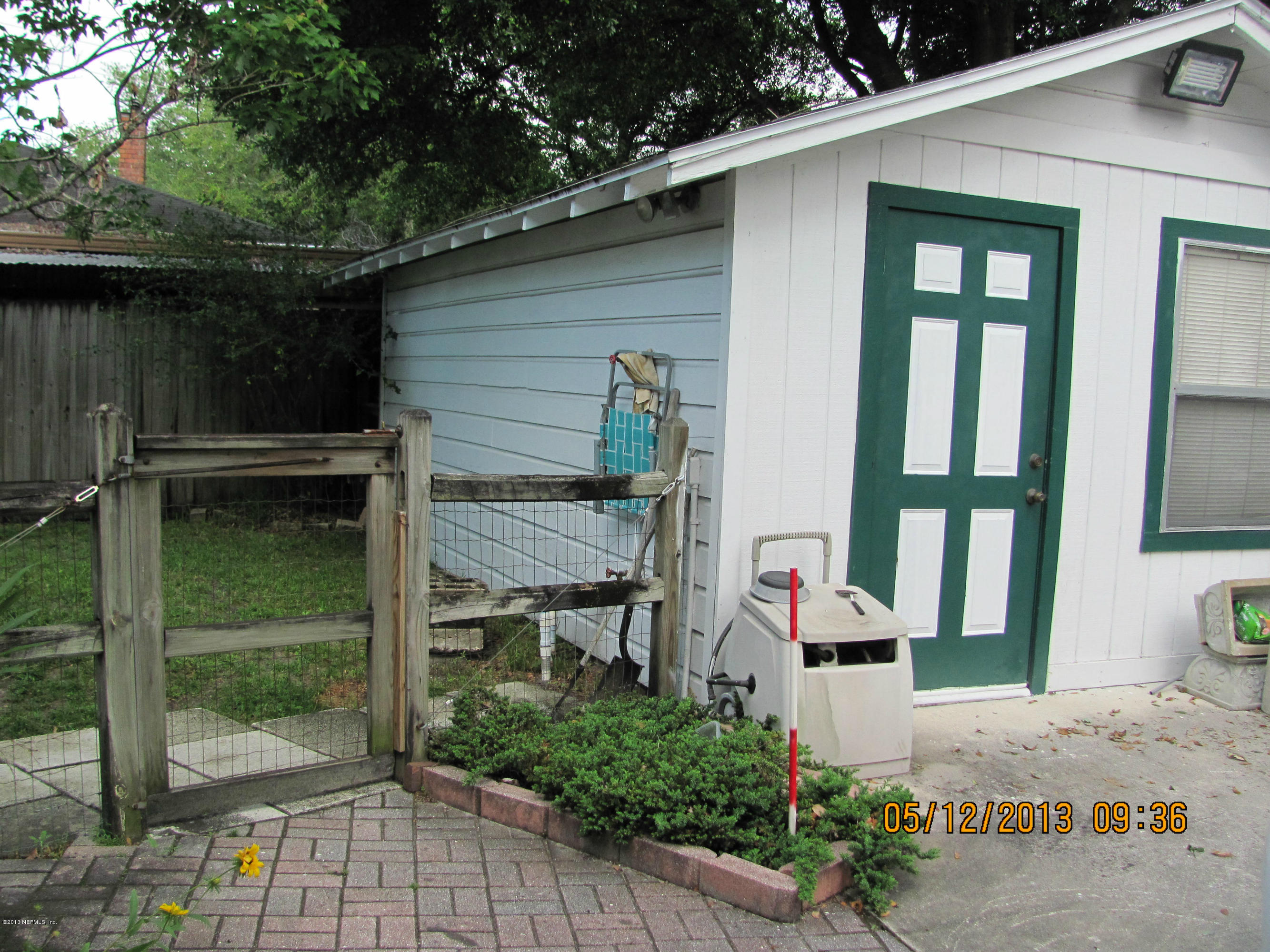 2121 Southampton Road Jacksonville, FL 32207 - Photo 7 of 21 a backyard of a house with seating space