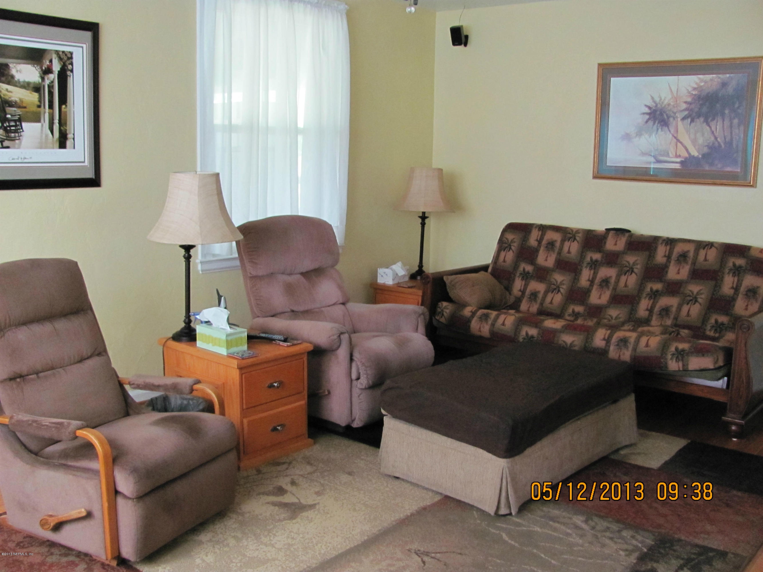 2121 Southampton Road Jacksonville, FL 32207 - Photo 8 of 21 a living room with furniture and a lamp