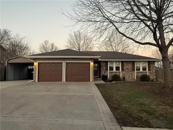 $399,000 | 10501 North Forest Avenue, Kansas City, MO 64155