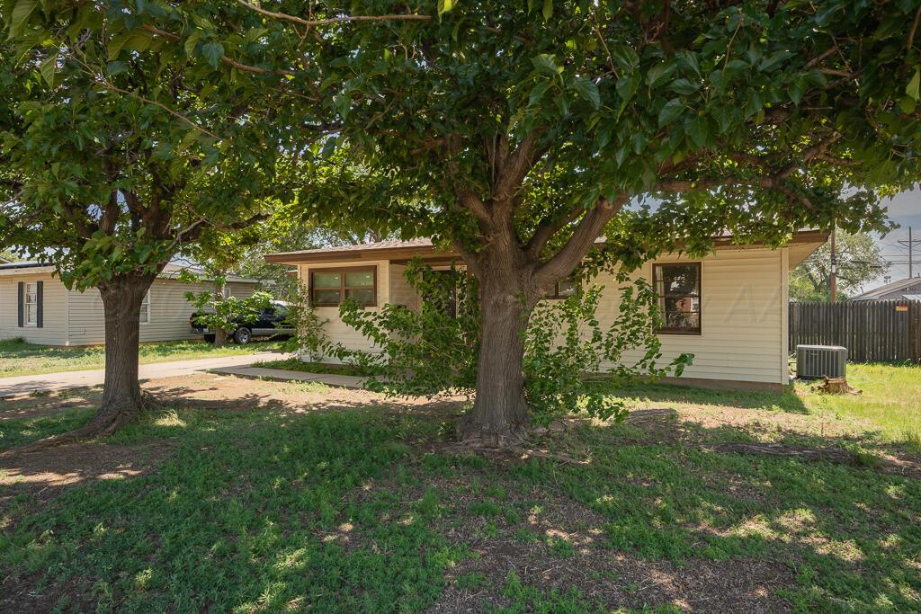 1933 Cedar Street Amarillo, TX 79106 - Photo 3 of 20 1