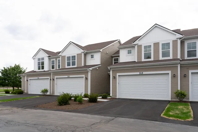 $354,900 | 15 Buckboard Lane, Unit A, Sycamore, IL 60178