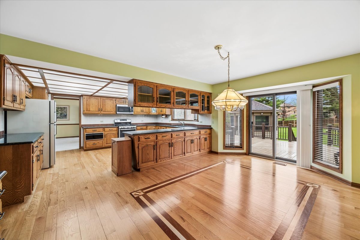 6037 Dunham Road Downers Grove, IL 60516 - Photo 13 of 40