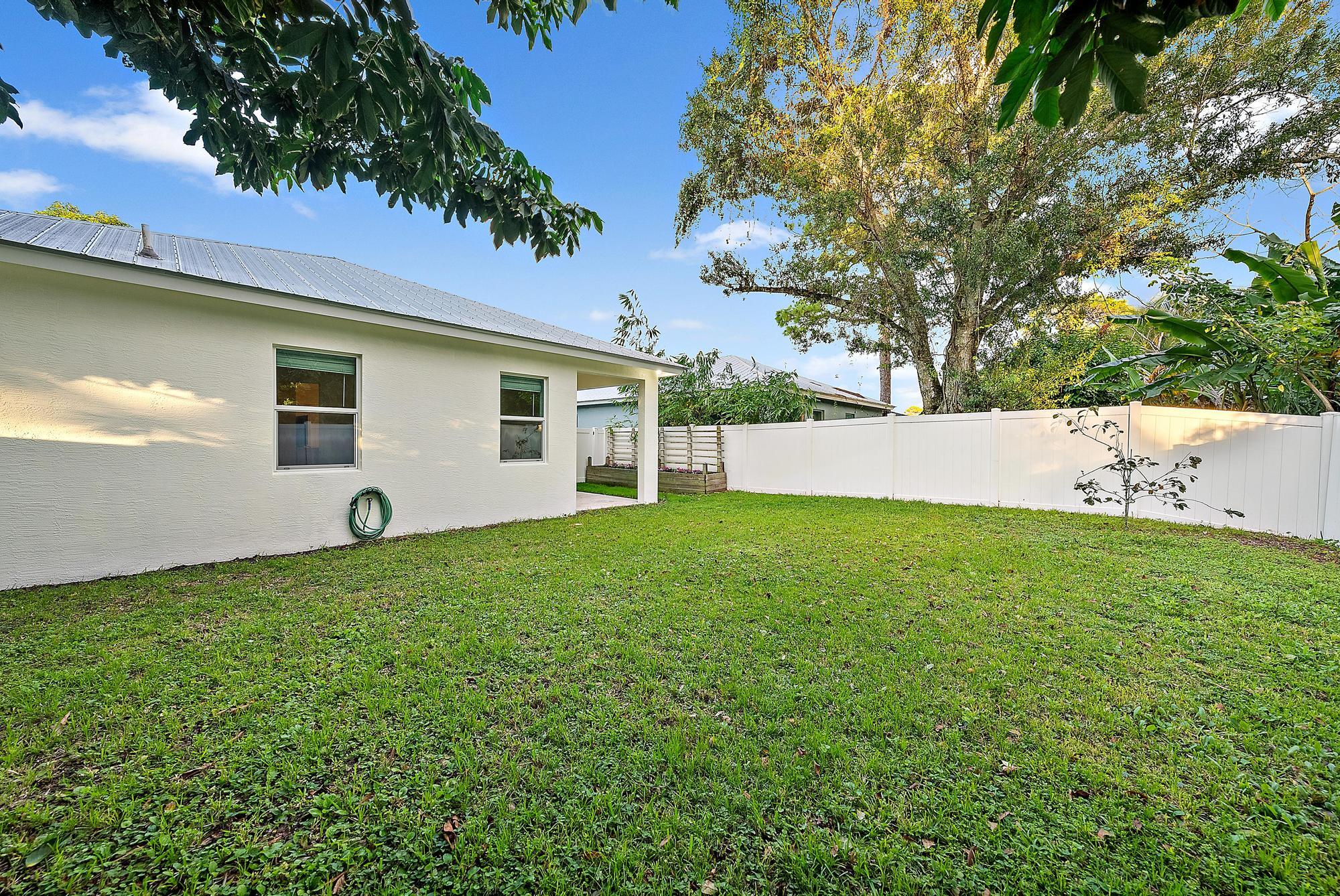 6762 2nd Street Jupiter, FL 33458 - Photo 23 of 27 a backyard of a house with lots of green space